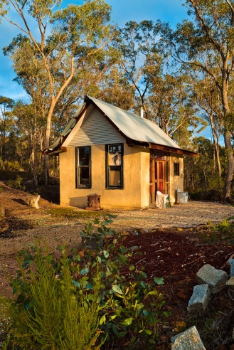     The "office", a cozy little mudbrick loft hut we stayed in while at Tamsin and Toby's place
